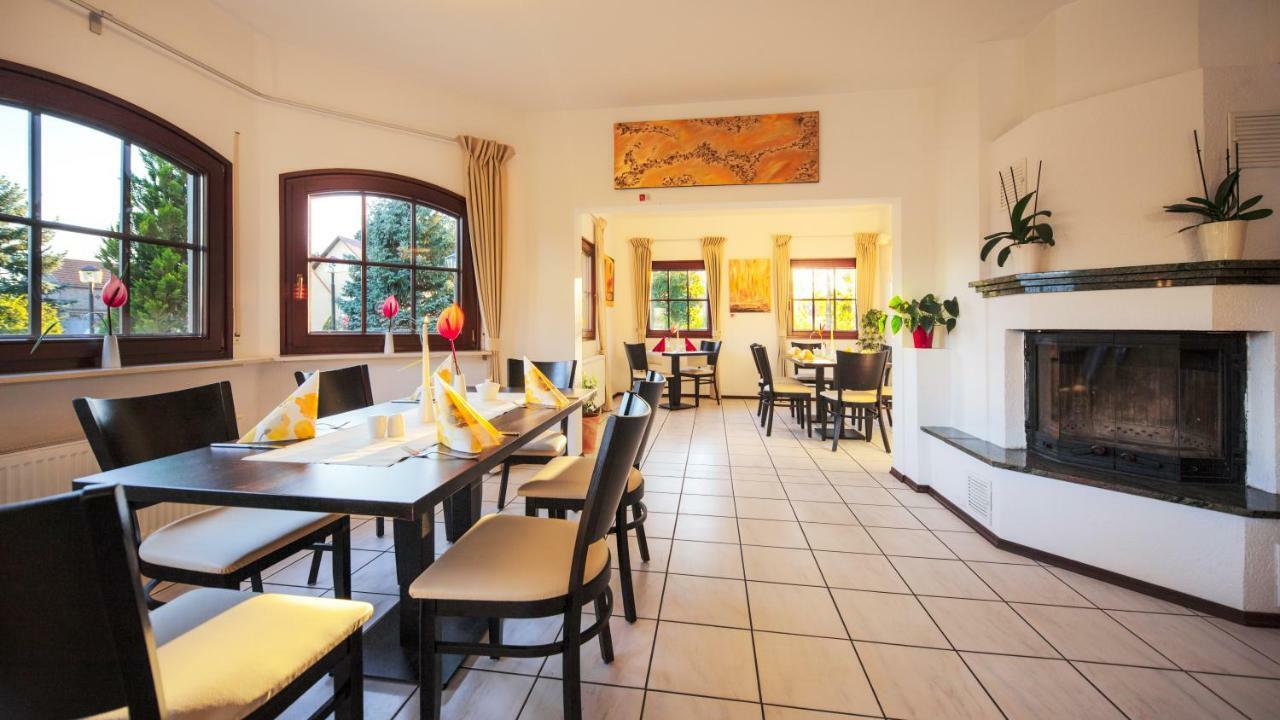 Lokal Genial Pension & Restaurant Beelitz Zewnętrze zdjęcie